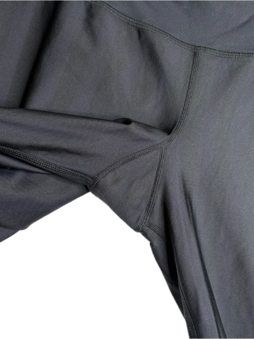 Lululemon Black Sleek Extend Crop - Picture 4 of 8